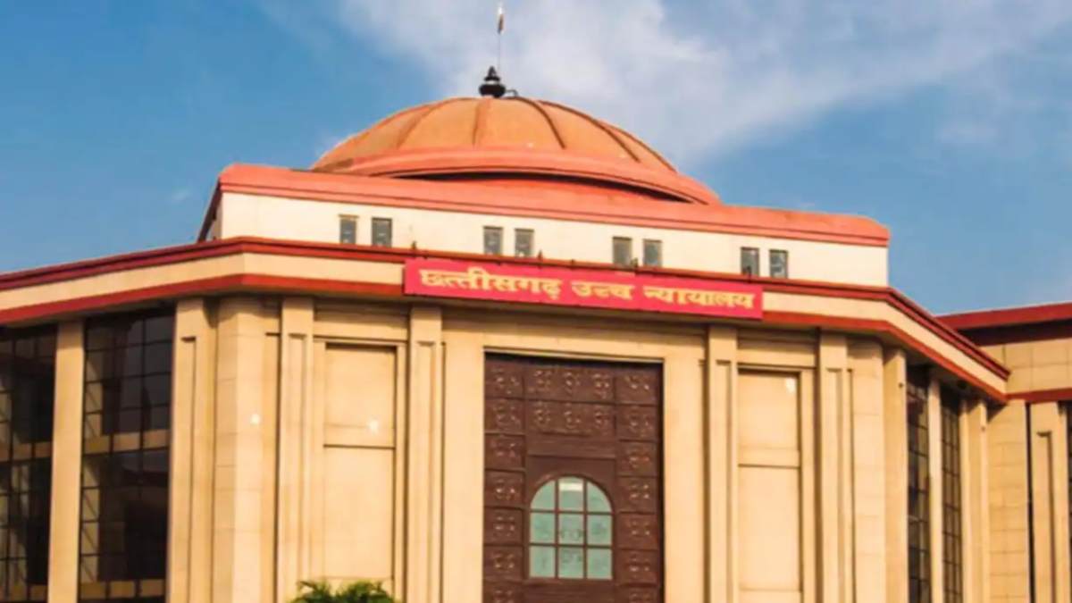 तबादला विवाद पर हाईकोर्ट का बड़ा फैसला : कोर्ट ने 18 तहसीलदारों के ट्रांसफर पर लगाई रोक, सरकार को समीक्षा के निर्देश