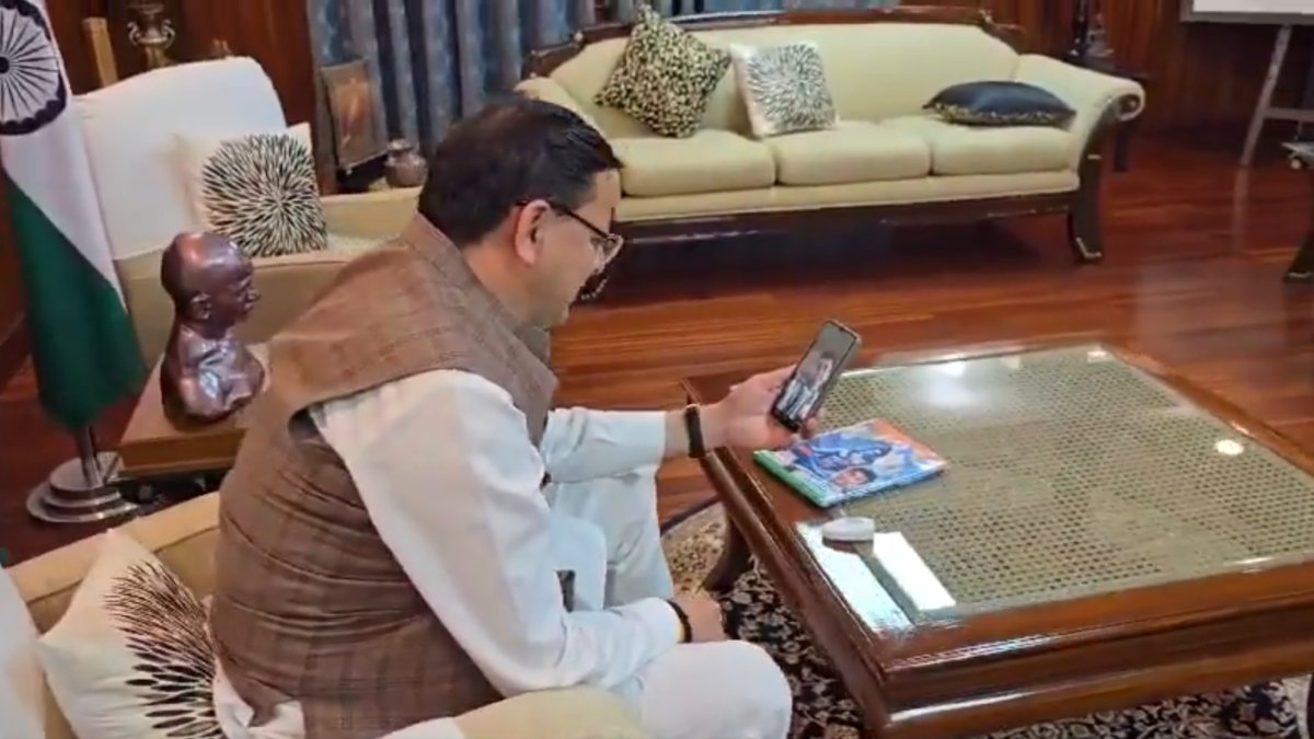 CM Dhami Congratulated Lakshya Sen: बैडमिंटन खिलाड़ी लक्ष्य सेन से CM धामी ने की बात, शानदार प्रदर्शन के लिए दी बधाई