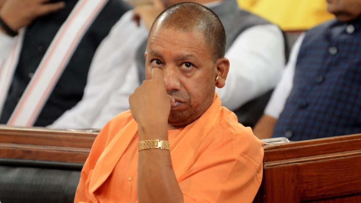 ‘UP में ठाकुर राज’, 2 पत्रकारों पर मुकदमा, शिकायत में CM योगी को बताया ईश्वर, सपा बोली- खुद बोल-बोलकर FIR लिखवा रहे महाराज?