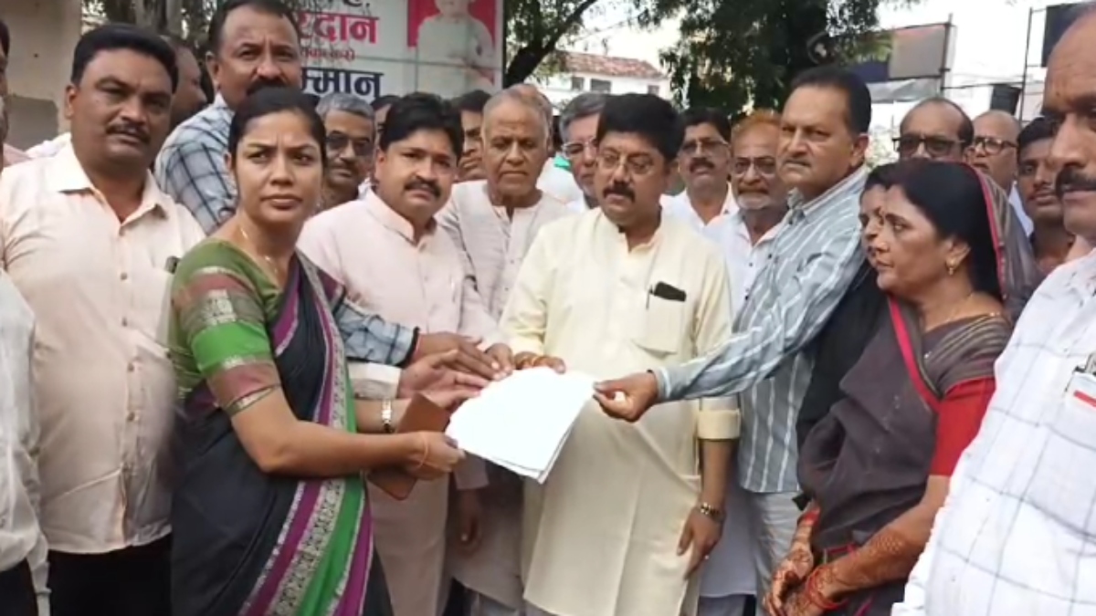 कांग्रेस ने शिक्षा मंत्री पर लगाया तिरंगे के अपमान का आरोप, कार्रवाई की मांग को लेकर राज्यपाल के नाम सौंपा ज्ञापन, जानें क्या है पूरा मामला  