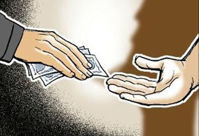 रिश्वतखोरी के 14 मामलों में 15 कर्मचारी और पांच अन्य गिरफ्तार