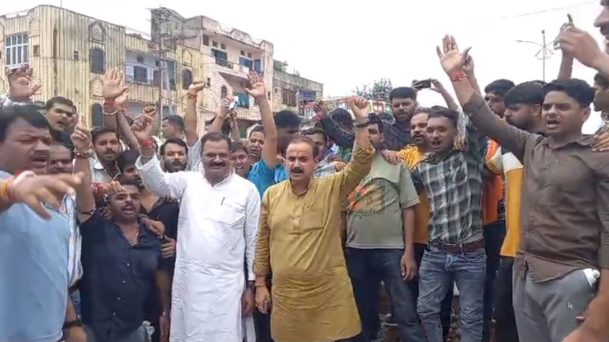 Dabra News: ब्राह्मण समाज ने किया प्रदर्शन, आंदोलन की दी चेतावनी, जानें क्या है पूरा मामला   