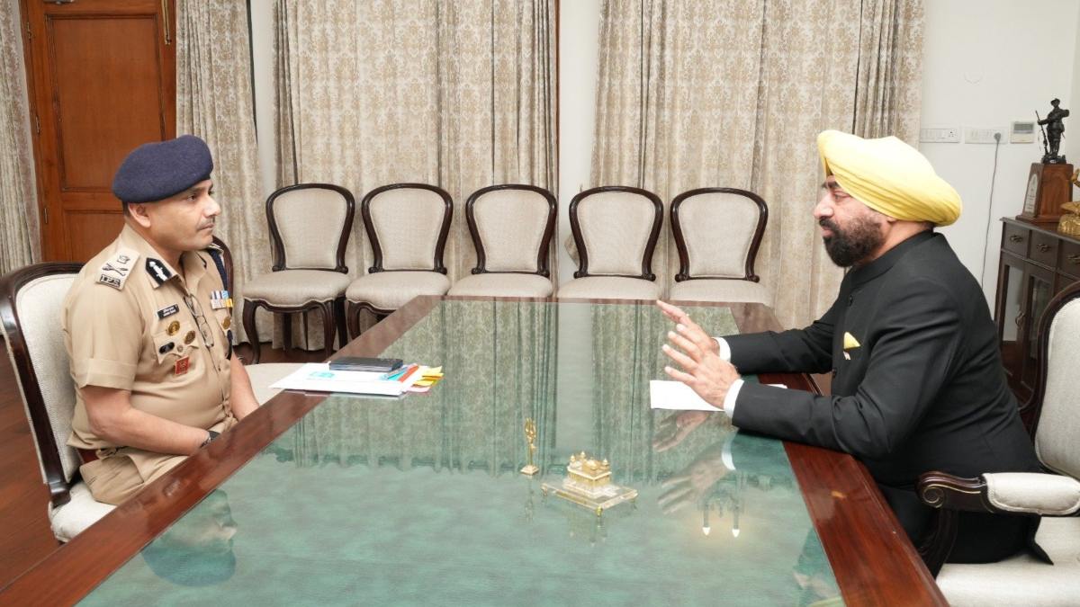 DGP Abhinav Kumar met the Governor: राज्यपाल से मिले DGP अभिनव कुमार, कांवड़ यात्रा के सफल संचालन पर दी बधाई