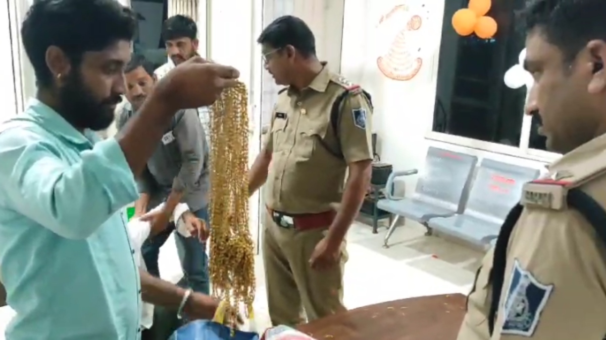 12 लाख में खरीदा डेढ़ किलो सोना: घर जाकर चेक किया तो उड़ गए होश, जानिए क्या है पूरा मामला   