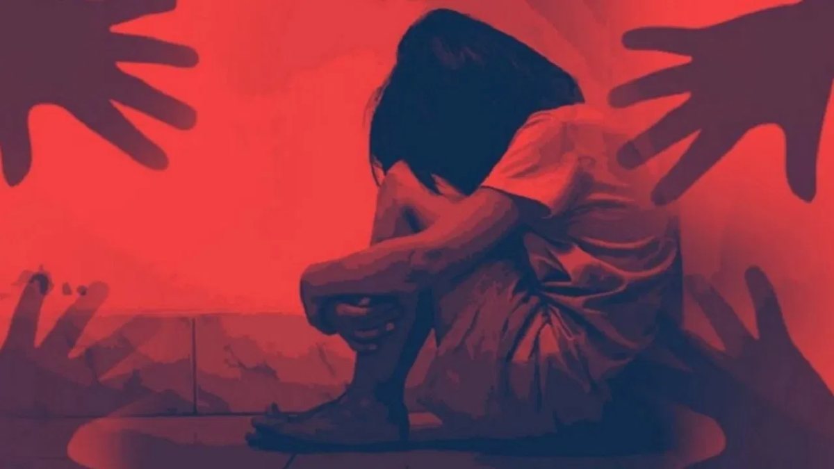 Crime News : अयोध्या में नाबालिग से दुष्कर्म, आरोपी की तलाश में जुटी पुलिस