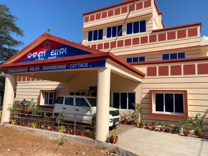 ओडिशा के जटनी में कार के अंदर सेवानिवृत्त वायुसेना कर्मी का मिला शव