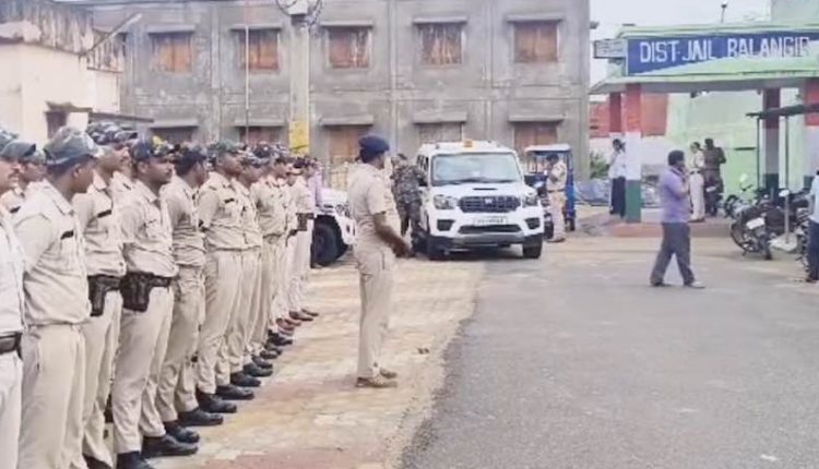 ओडिशा : बलांगीर जेल में प्रतिद्वंद्वी गिरोहों के बीच झड़प के बाद कोठरियों में तंबाकू उत्पाद और ट्रिमर बरामद