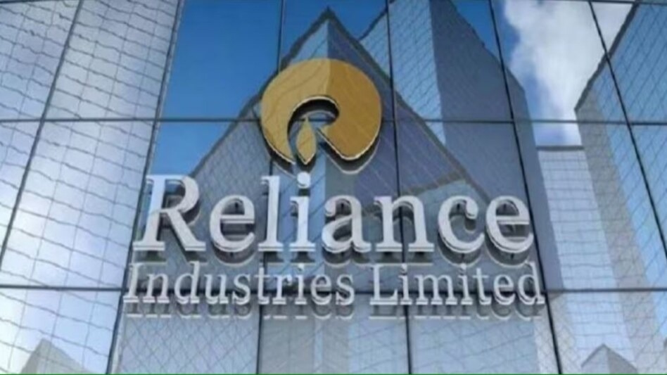 Reliance Disney Merger Deal : क्रिकेट राइट्स छोड़कर चैनल बेचने को तैयार, जानिए क्या है रिलायंस-डिज्नी मर्जर ?