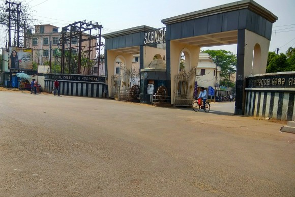 आरजी कर एमसीएच बलात्कार-हत्या : एससीबी के जूनियर डॉक्टरों ने विरोध वापस लिया, ड्यूटी पर लौट आए