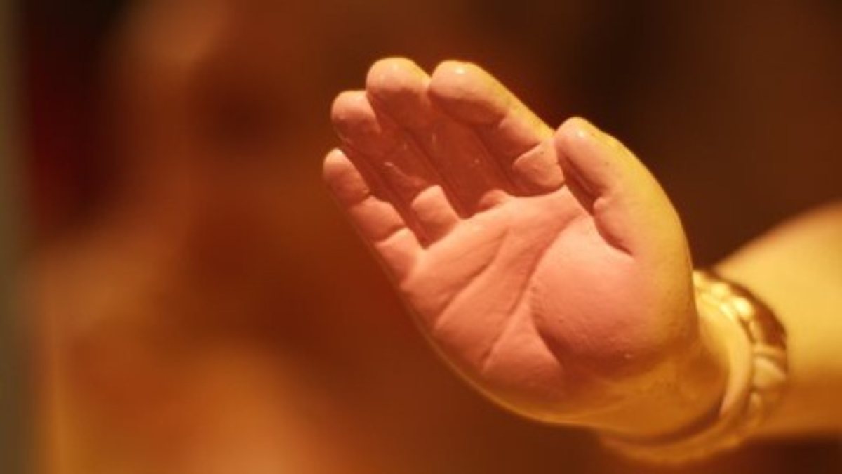 ‘दादा आशीर्वाद दीजिए…’, आशा राम के हाथ उठाते ही 40 हजार पार, शातिर चोरों के लूट का अंदाज देख हर कोई हैरान