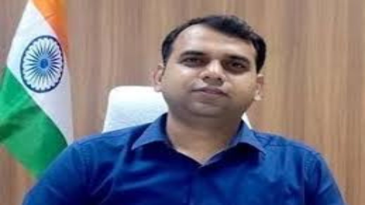 साइबर ठगों का आतंक: निशाने पर अधिकारी, कलेक्टर के नाम से बनाया फर्जी व्हाट्सअप अकाउंट, फिर मैसेज कर लोगों से मांगे रुपए    