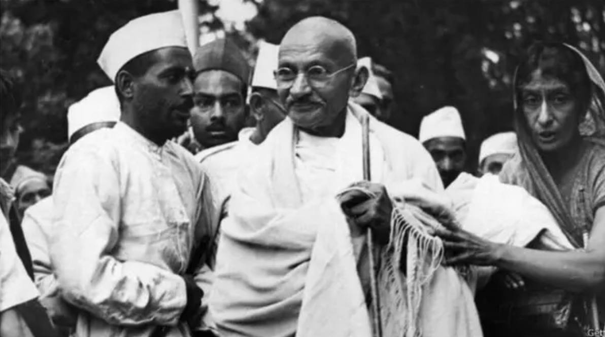 Independence Day 2024: छत्तीसगढ़ में जब अंग्रेजों ने नहर के पानी पर लगा दिया था टैक्स, तब आंदोलन में हिस्सा लेने खुद आए थे बापू, दलित लड़की के हाथों से पिया था पानी