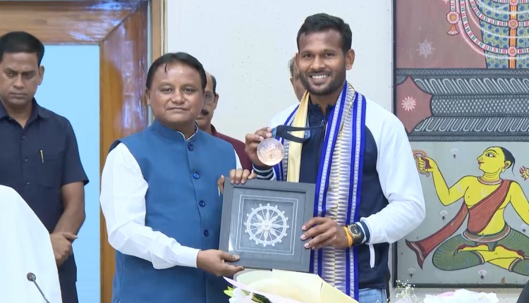 ओलंपियन अमित रोहिदास का ओडिशा लौटने पर हीरो की तरह स्वागत, सीएम मोहन माझी ने किया सम्मानित