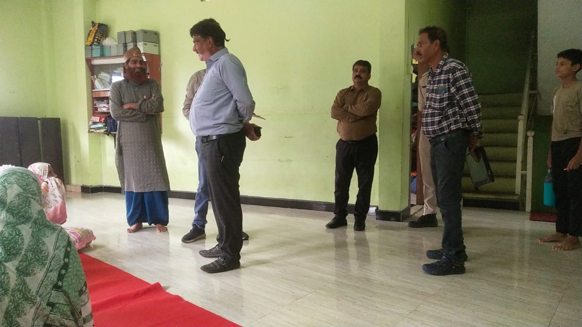 अवैध मदरसे में प्रशासन का छापा: इस हालत में मिली 44 बच्चियां, बिना पंजीयन के हो रहा था संचालित 