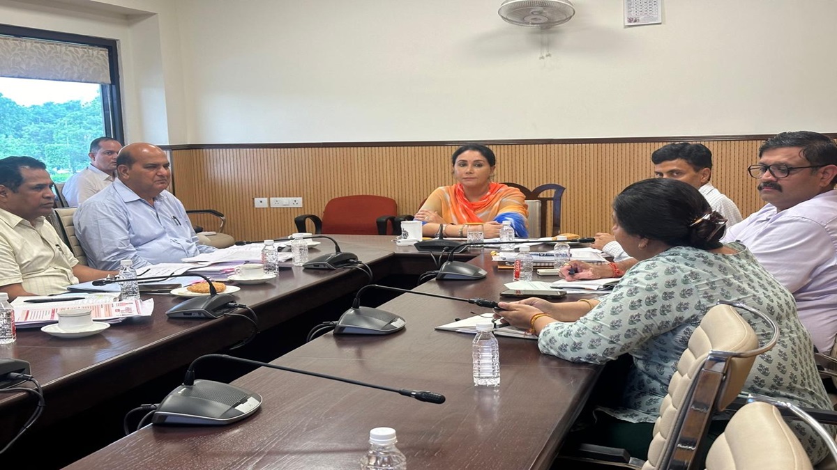 Rajasthan News: आंगनबाड़ियों में सप्ताह में तीन बार दिए जाएं दूध, उप मुख्यमंत्री दिया कुमारी ने दिए निर्देश