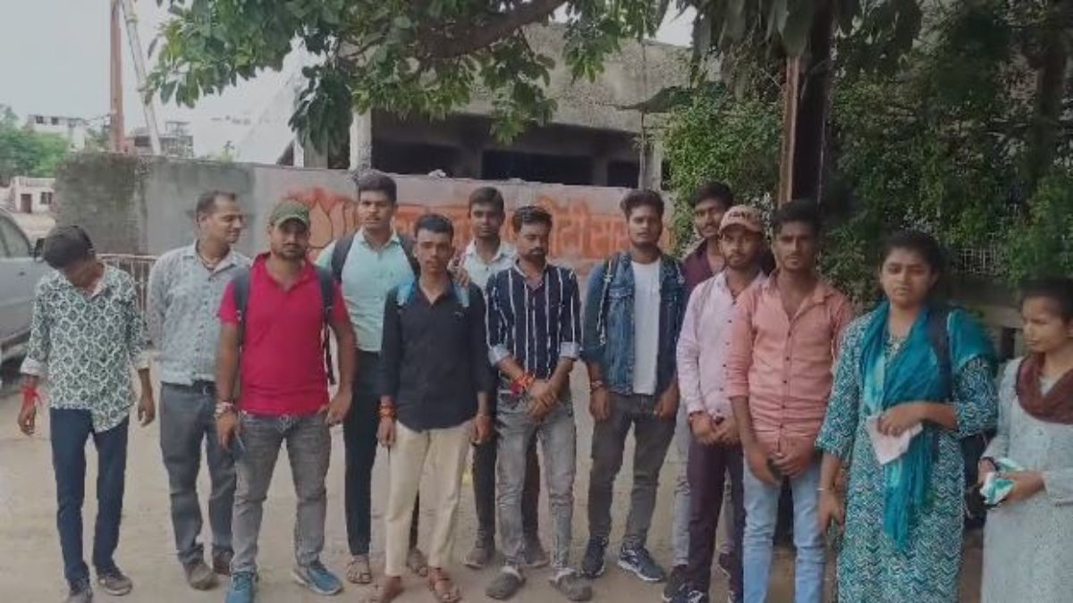 मुख्यमंत्री सीखो कमाओ योजना: नौकरी पाने वाले युवाओं को कंपनी ने निकाला, भोपाल में जुटे नाराज युवा  