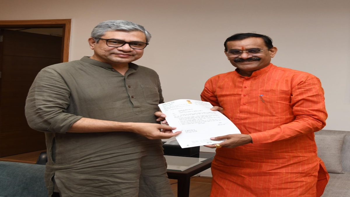 दिल्ली पहुंचे सांसद वीडी शर्मा: केंद्रीय रेल मंत्री से की मुलाकात, Rail सुविधाओं के विस्तार के लिए की ये मांग