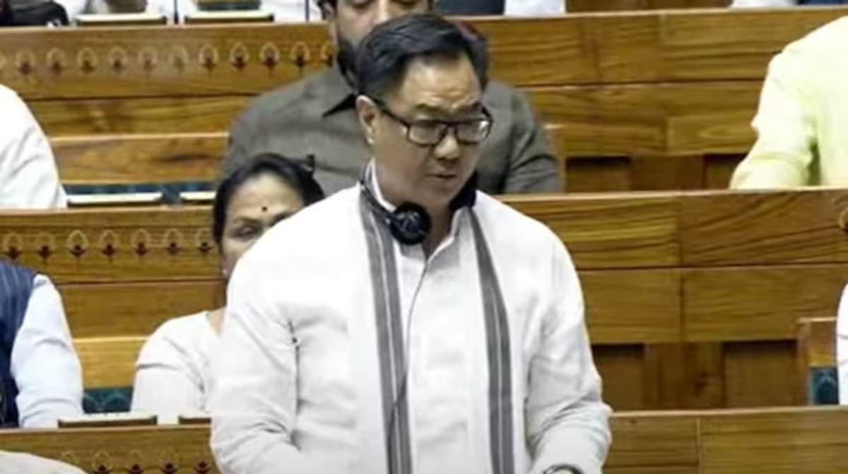 Waqf Board Amendment Bill 2024: मोदी सरकार ने वक्फ बोर्ड संशोधन विधेयक लोकसभा में पेश किया, INDIA अलांयस और ओवैसी ने किया विरोध, कांग्रेस बोली- ये संविधान पर हमला