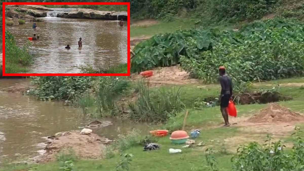 बारिश में रेत माफिया का खेल जारी: जान जोखिम में डालकर नदी से रेत कर रहे चोरी, हर पल बना है मजदूरों की जान का खतरा, देखें तस्वीर
