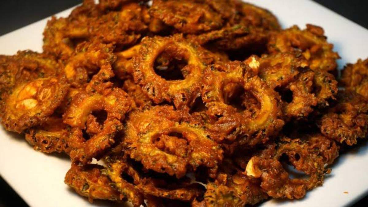 इस बार तीज में करेले की सब्जी के साथ जरूर बनाएं चटपटा करेला Chips, सबको आएगा खूब पसंद…