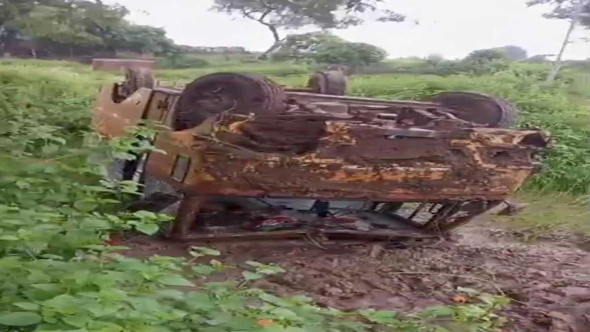 Road Accident: छात्र-छात्राओं से भरी स्कूल बस पलटी, स्वतंत्रता दिवस के कार्यक्रम में शामिल होने जा रहे कई बच्चे घायल