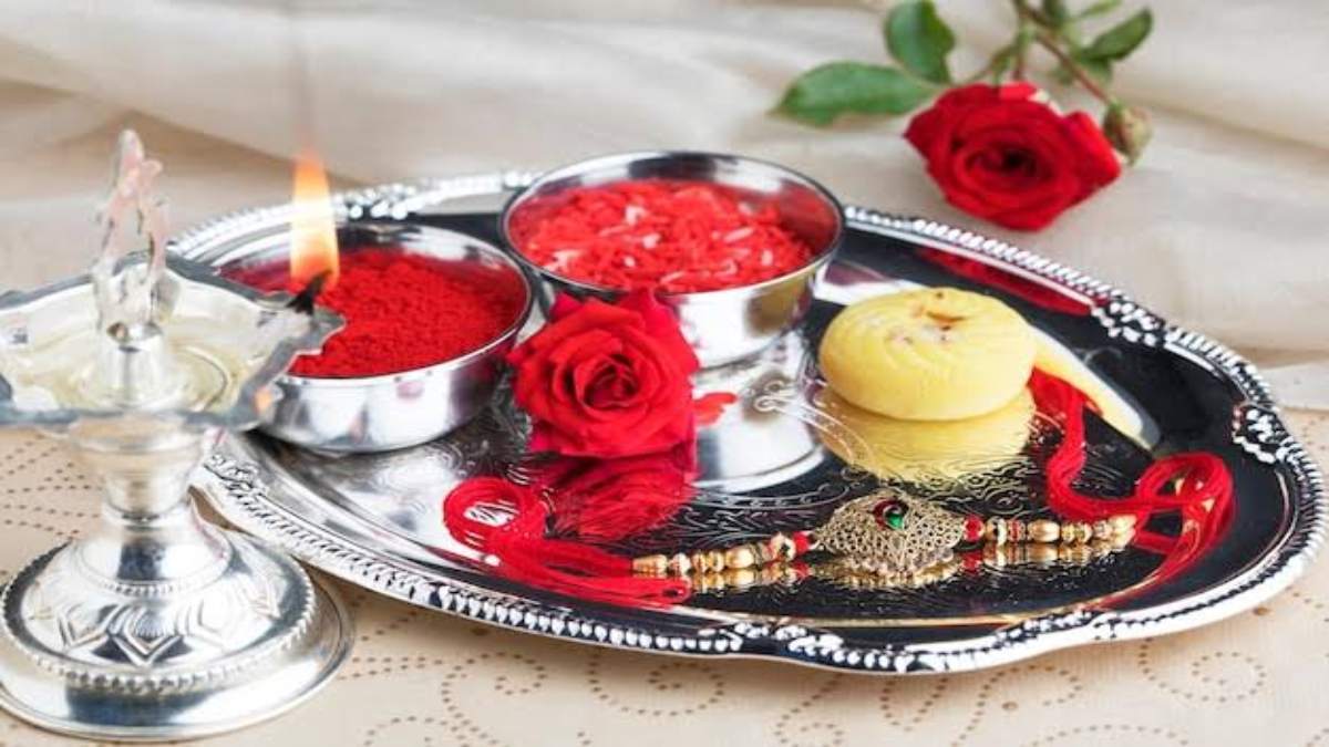 Raksha Bandhan Thali Decoration : इस तरह से सजाएं अपनी राखी की थाली, इन जरूरी चीजों को करें शामिल…