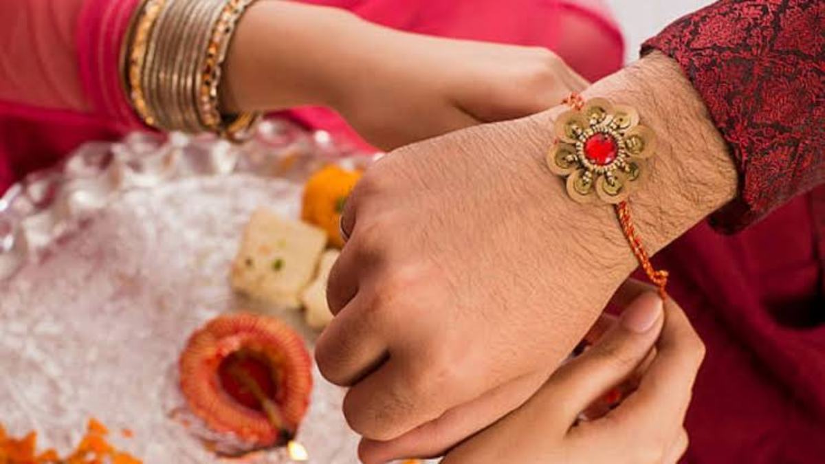 Raksha Badhan Shubh Yog : तीन योग और एक महासंयोग में बंधेगी इस बार रक्षाबंधन पर राखी, यहां देखें शुभ मुहूर्त…