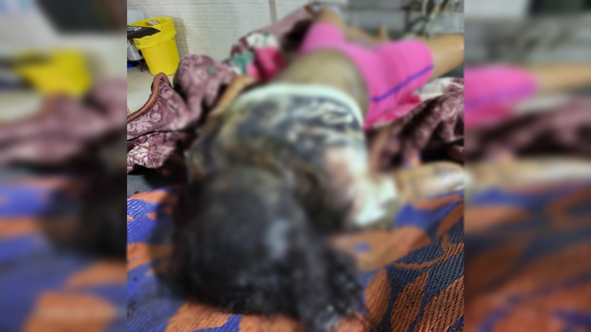 बंद कमरे में मिला युवती का शव: बदबू आने पर मकान मालिक को हुई जानकारी, फरार पति की तलाश में जुटी पुलिस