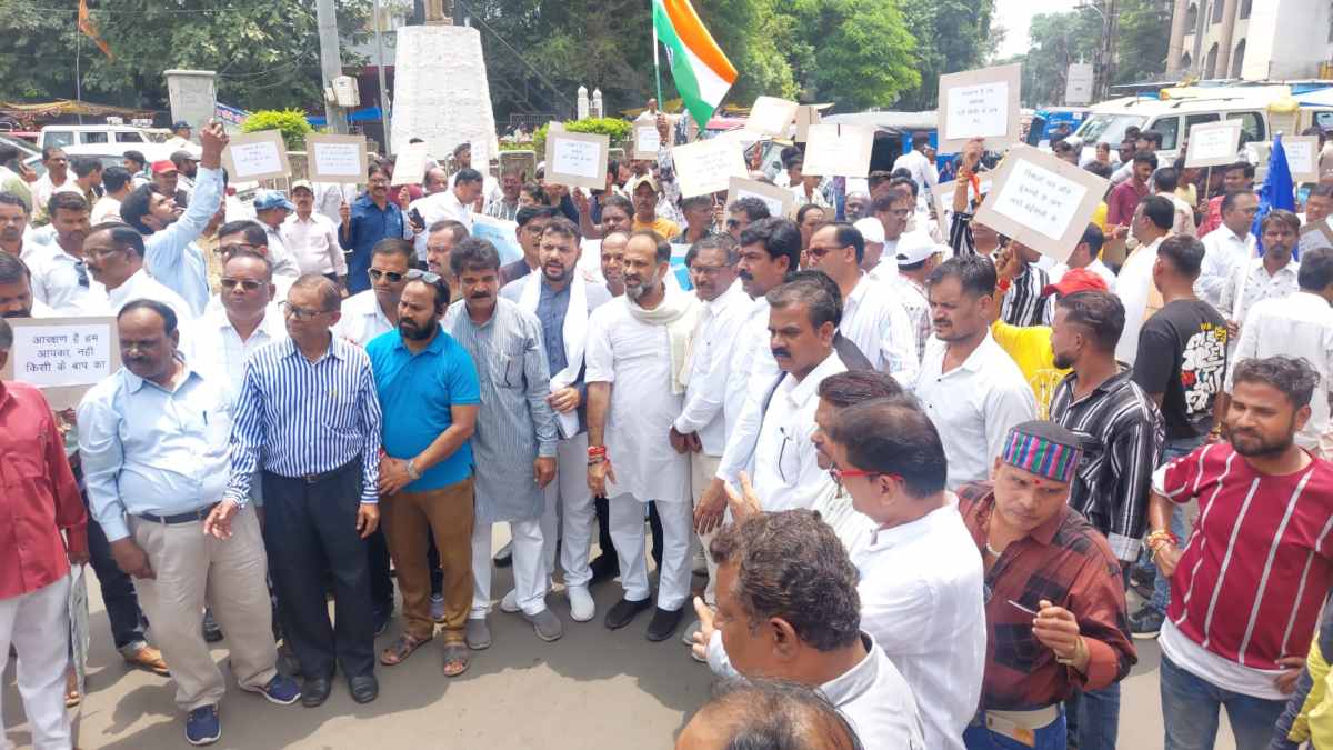Bharat Bandh: जबलपुर में राजीतिक दल ने संभाला भारत बंद का मोर्चा, कांग्रेस जिला अध्यक्ष बोले- आरक्षण पर चोट कर रही बीजेपी