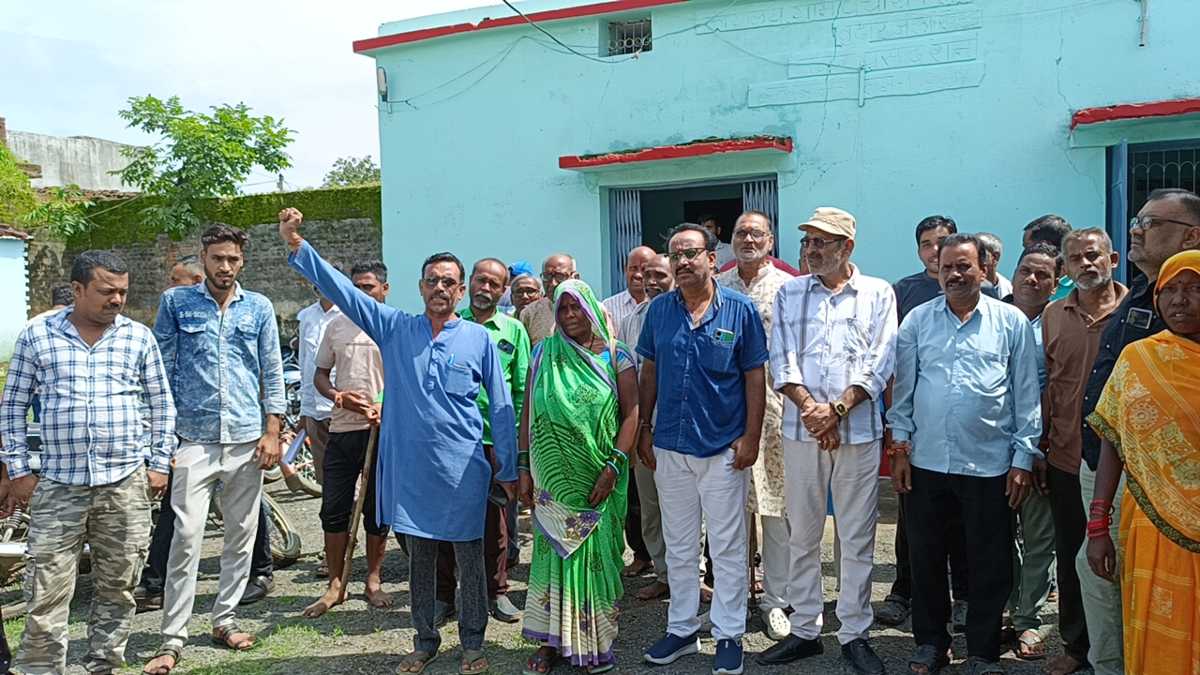ग्राम सभा का बहिष्कारः SECL के वादा खिलाफी से नाराज ग्रामीणों ने लगाए मुर्दाबाद के नारे, मुआवजा और नौकरी नहीं मिलने पर दी उग्र आंदोलन की चेतावनी