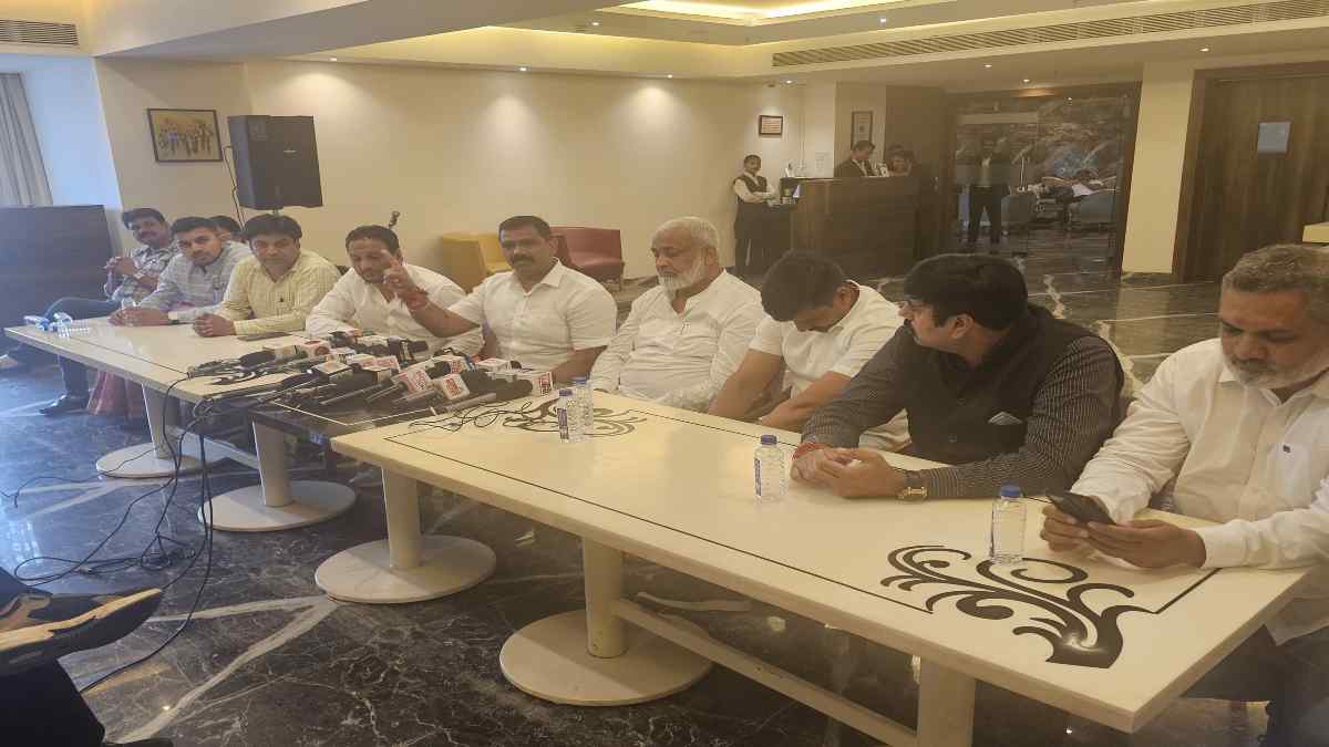 तेज बारिश में डूबी सड़क: कांग्रेस ने महापौर के कार्यकाल को बताया बदहाली का दौर, कहा- नगर निगम की लापरवाही ने इंदौर को बदहाल नंबर वन बना दिया