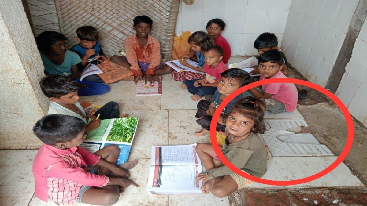 बच्चों को शौचालय में शिक्षा देने मामले में बड़ी कार्रवाईः स्कूल प्रभारी निलंबित, जांच रिपोर्ट में नशे में होने की पुष्टि