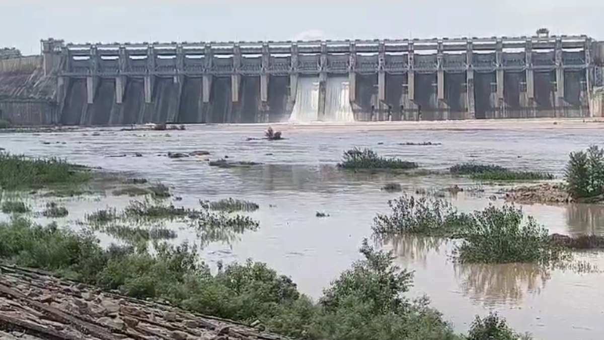 भारी बारिश के बाद बाणसागर डैम के खुले दो गेट, एक और गेट खोलने की तैयारी, सायरन बजाकर लोगों को दी सूचना