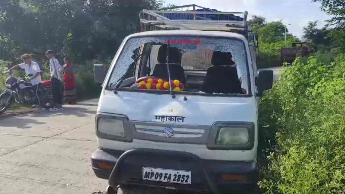 बच्चों से भरी मारुति वैन को वाहन ने मारी टक्कर, छात्र गंभीर हालत में अस्पताल में भर्ती, स्कूल जाने के दौरान हुआ हादसा