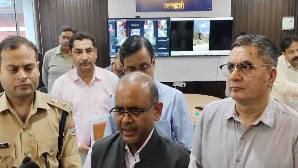 Uttarakhand News: वरुणावत पर्वत में भूस्खलन पर सरकार सतर्क, सचिव आपदा ने प्रभावित क्षेत्र का किया निरीक्षण