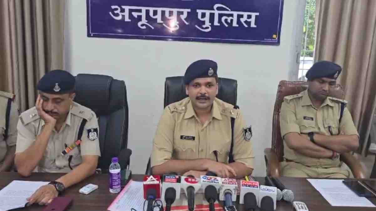 छात्रा को शराब पिला कर दुष्कर्म करने वाला प्रिंसिपल गिरफ्तार, 35 हजार इनामी आरोपी ने नशा चढ़ने पर बुझाई थी हवस की प्यास