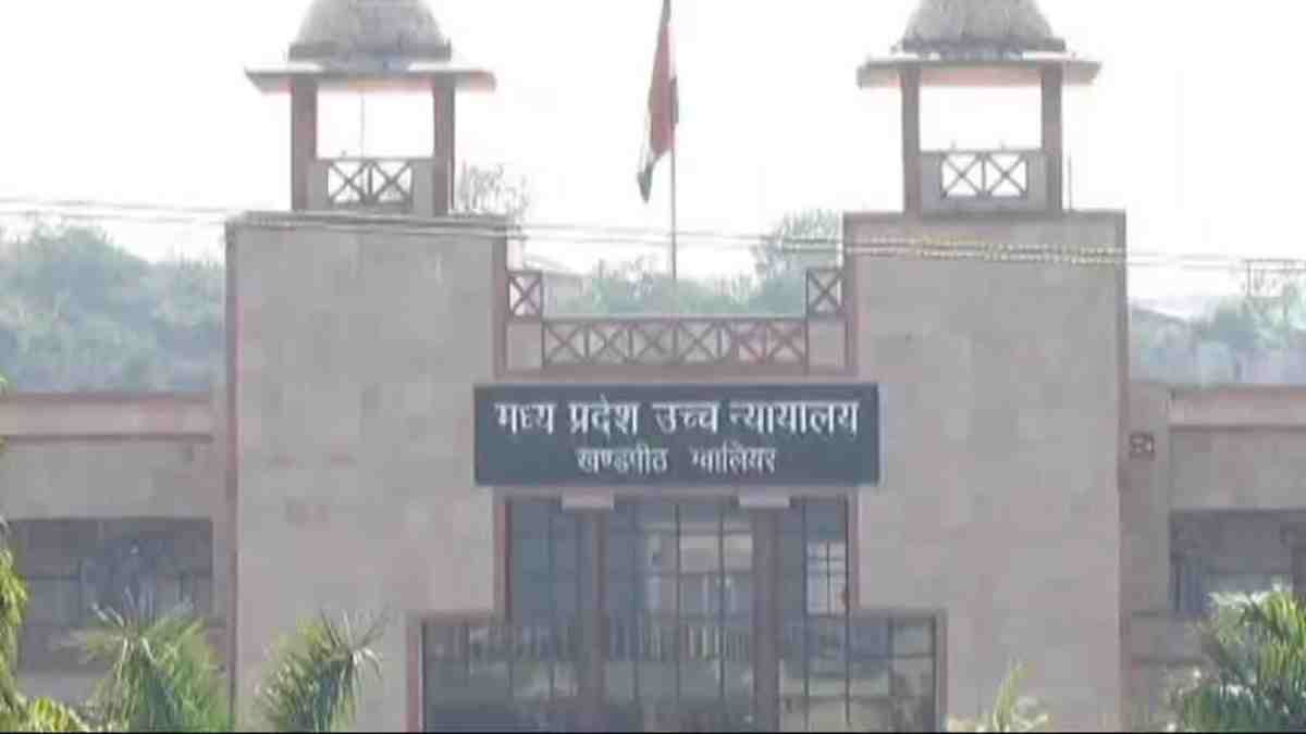 9 जिलों में आवारा पशुओं के आतंक पर कोर्ट सख्त, कलेक्टरों को नोटिस जारी कर 4 हफ्ते में मांगा जवाब