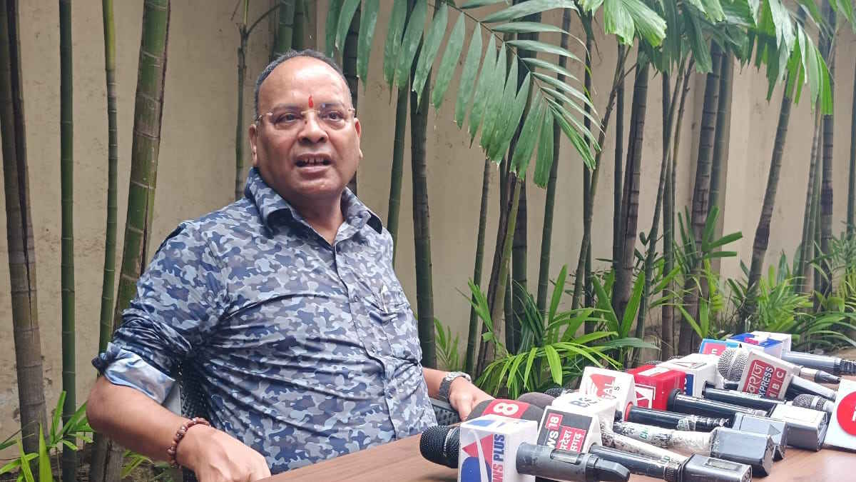 अजय चंद्राकर ने रायपुर दक्षिण उप चुनाव में फिर उठाया बाहरी और स्थानीय का मुद्दा, कहा- कांग्रेस के प्रत्याशी और प्रभारी दोनों बाहरी…