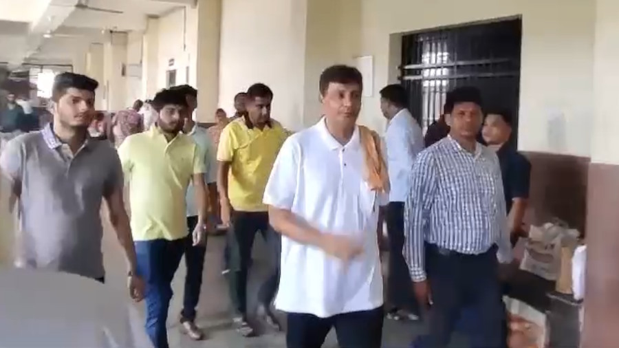 शराब घोटाला : आरोपी अनवर ढेबर और अरुणपति त्रिपाठी को अदालत ने न्यायिक रिमांड पर भेजा जेल