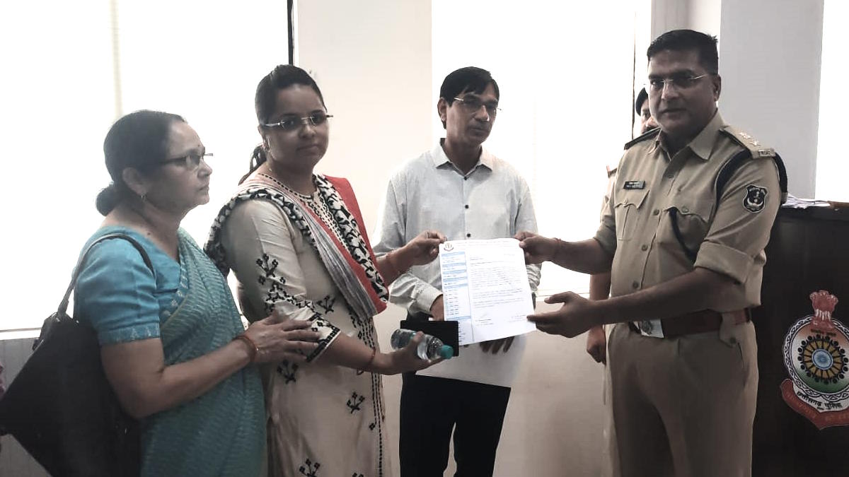 बंगाल में महिला डॉक्टर के साथ हुई घटना से डॉक्टरों में रोष, निष्पक्ष जांच के लिए राज्यपाल के नाम सौंपा ज्ञापन