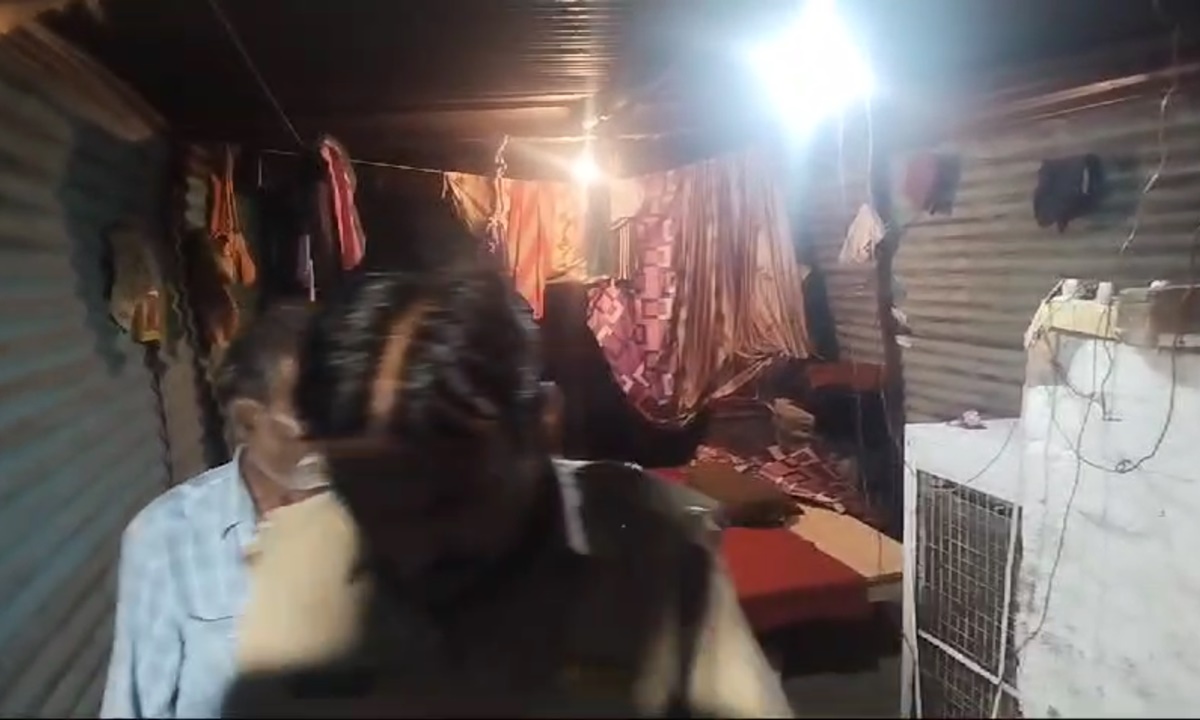 भदभदा बस्ती से हटाने के बाद युवक ने लगाई फांसी: रहवासी बोला- ‘नगर निगम आए तो घसीटकर मारो…. सिर फाड़ दो, छोड़ना मत’