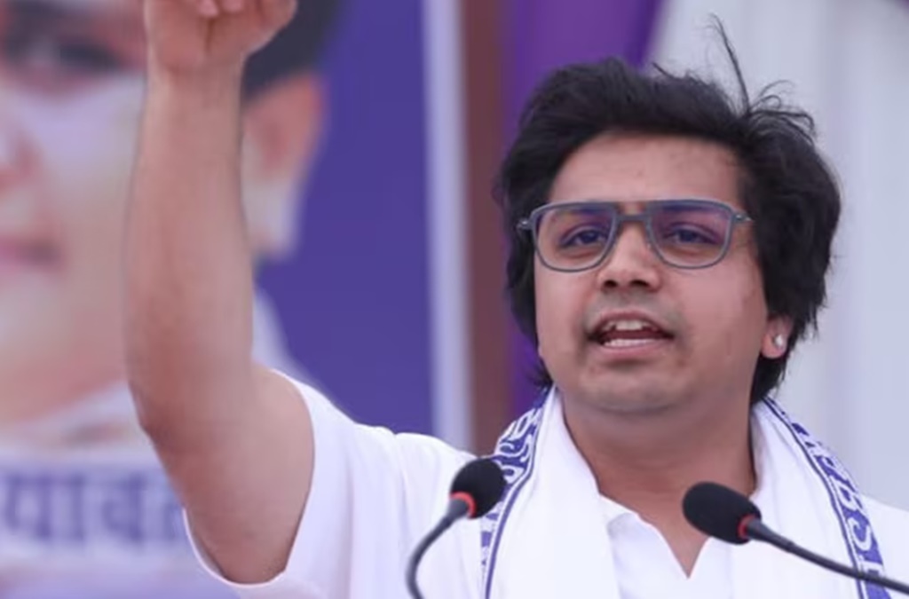 खड़गे पर आकाश आनंद का पलटवार, कहा- उनका बयान नेहरू-गांधी परिवार की चापलूसी से सिवाय कुछ नहीं है…