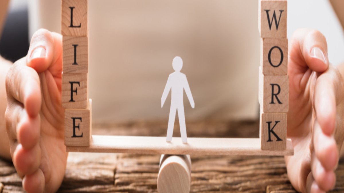 Work-Life Balance: क्या आप भी पर्सनल और प्रोफेशनल लाइफ में नहीं बिठा पा रहे तालमेल, तो यहां जाने कैसे कर सकते हैं मैनेज