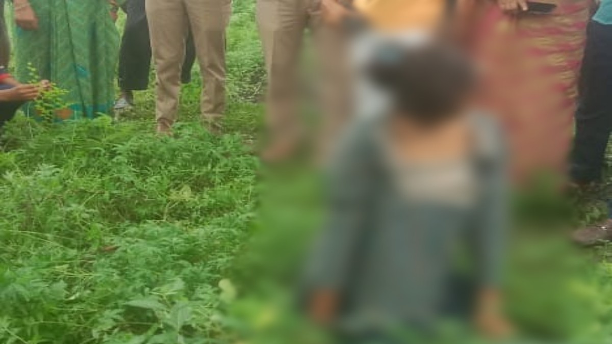 जंगल में लटका मिला महिला का शव, हत्या या आत्महत्या की गुत्थी सुलझाने में जुटी पुलिस
