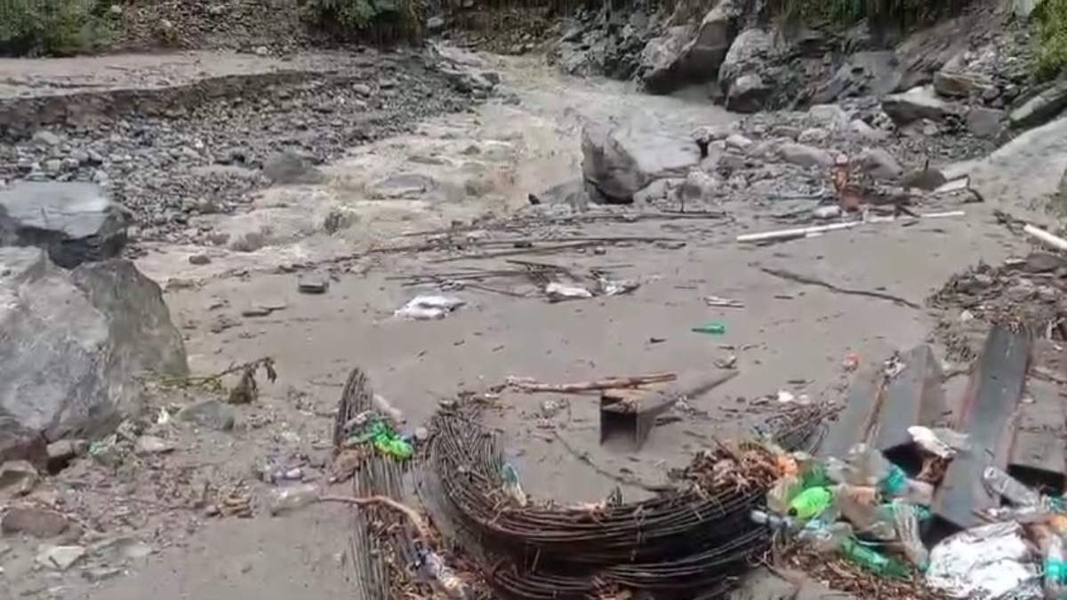 आसमान से बरसी आफत ! बादल फटने से 3 की मौत, नदियों का जलस्तर बढ़ा, केदारनाथ यात्रा पैदल मार्ग में 200 लोग फंसे
