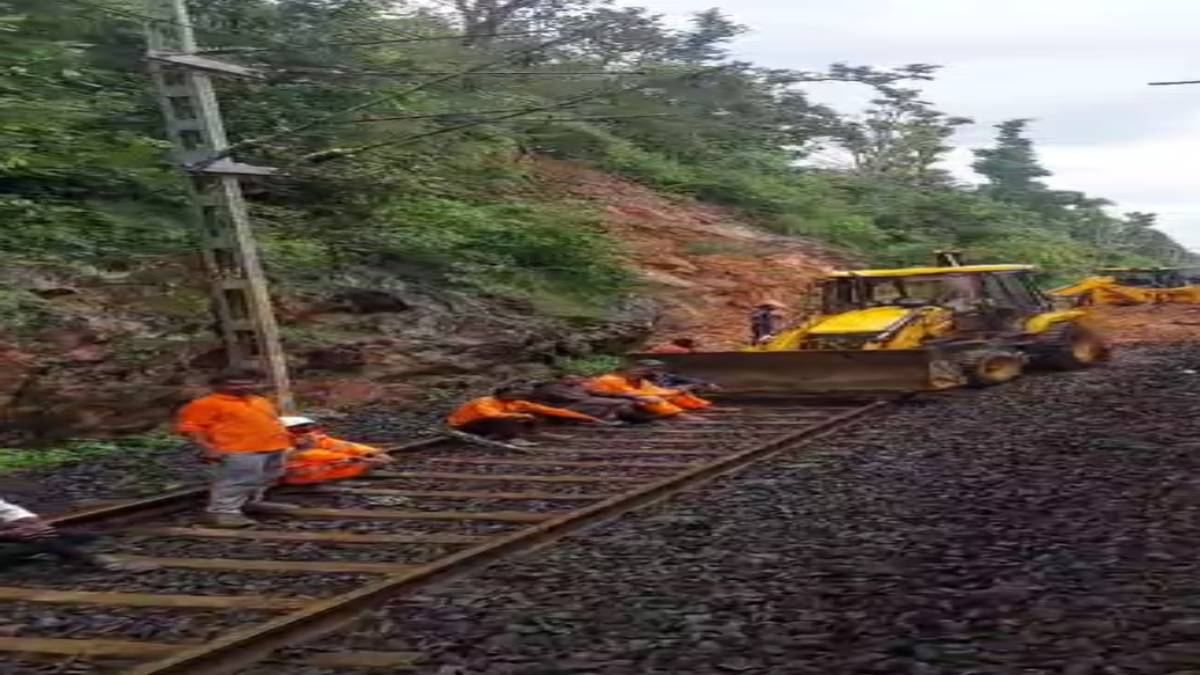 भारी बारिश से रेल लाइन पर लैंड स्लाइडः शहडोल से उमरिया मार्ग प्रभावित, आंशिक रूप से तीन ट्रेन कैंसिल