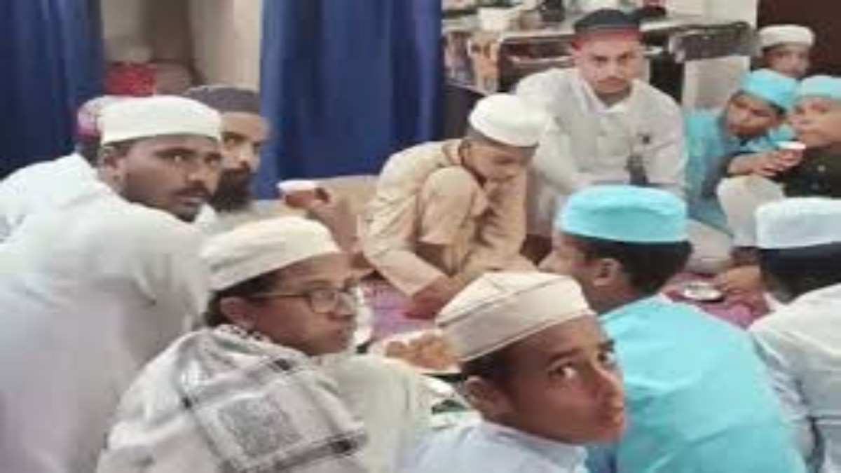 सोसायटी के फ्लैट में 17 लोगों ने पढ़ा कुरान का पाठ, जमकर मचा हंगामा, जानिए महिला ने क्यों बुलाया था सभी को…