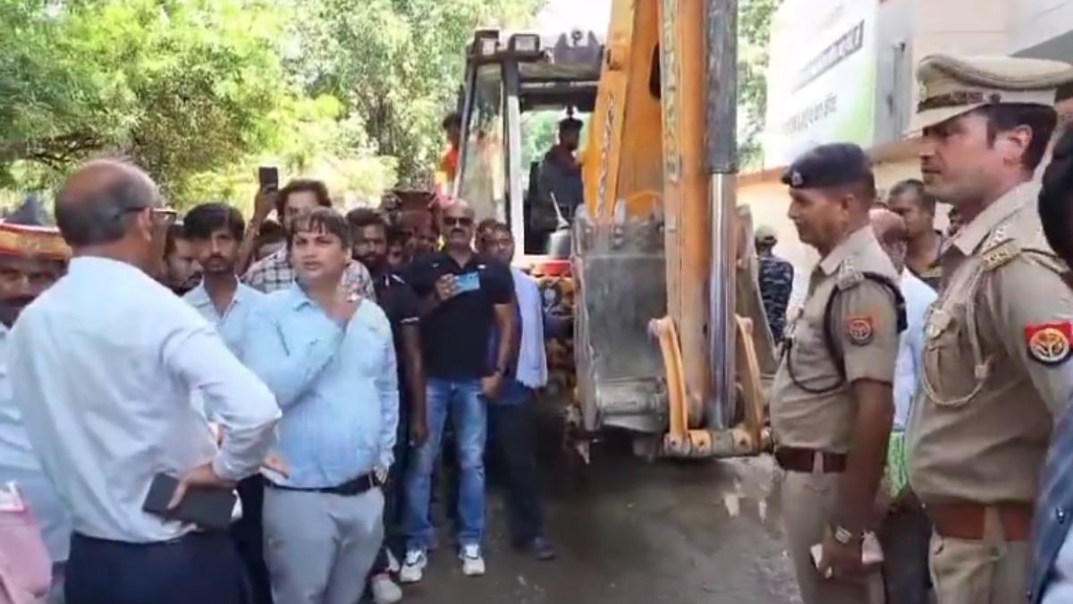 थाने पर चला ‘बाबा का बुलडोजर’, ADM और CO में जमकर हुई कहासुनी, देखिए Video