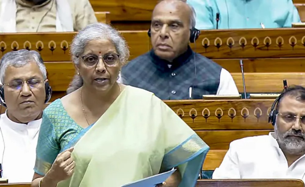 Banking Laws Amendment Bill: लोकसभा में पेश हुआ बैंकिंग कानून संशोधन बिल, विपक्ष ने किया विरोध, इधर राज्यसभा से विपक्ष का वॉकआउट- Parliament Monsoon Session
