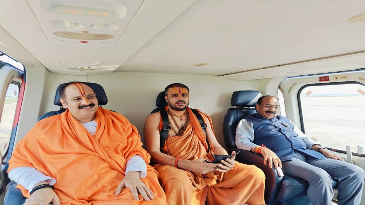 लोरमी पहुंचे पं. प्रदीप मिश्रा, कल सुनाएंगे शिव कथा महापुराण, डिप्टी सीएम साव ने लिया आयोजन की तैयारियों का जायजा, अधिकारियों को दिए निर्देश